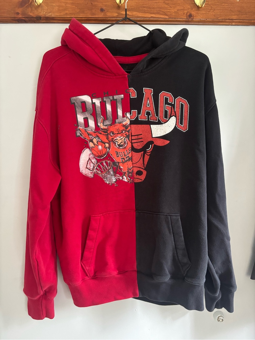 Hollister Split Red & Black Chicago Bulls Crewneck Hoodie